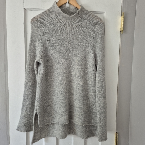 Aritzia Golden By TNA Gray Mockneck Knit Sweater Sz M - Picture 1 of 9